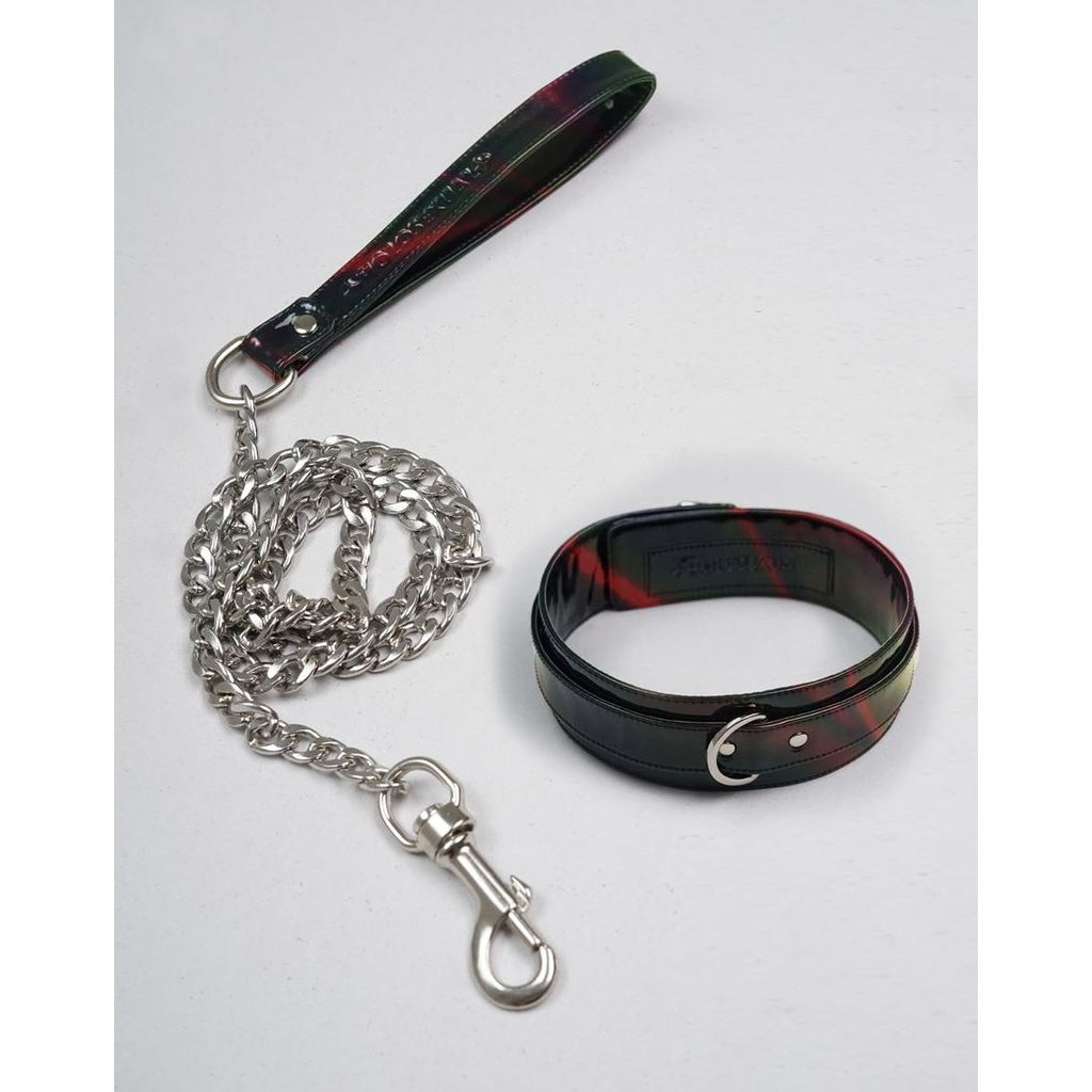 Holographic submissive chain leash in Black Jacq in one size, for kink parties from HOLOSEXUAL fetish fashion.
